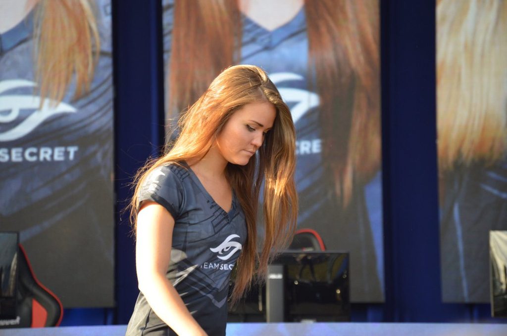 Gamers Cewek Seksi