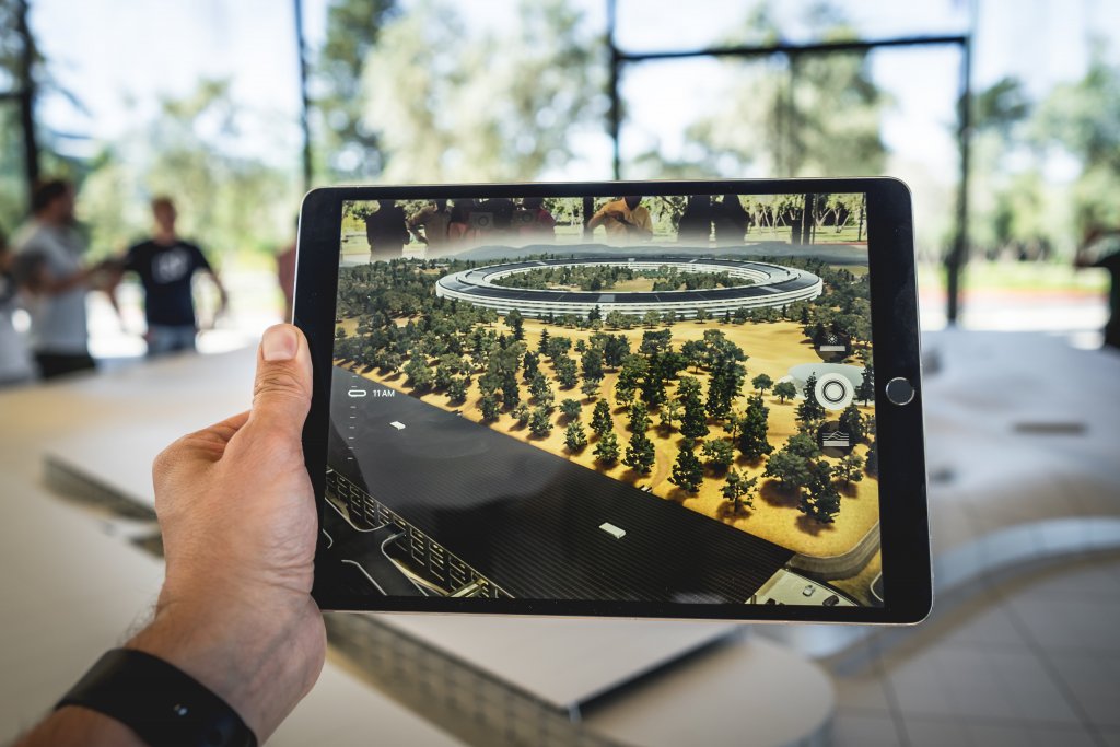 Virtual Reality vs Augmented Reality