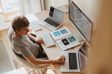 beda programmer dan developer