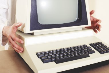 komputer generasi kedua